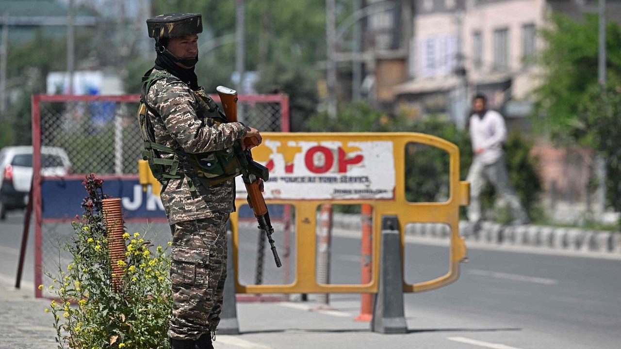 Pakistan violates LoC ceasefire for 7th straight night