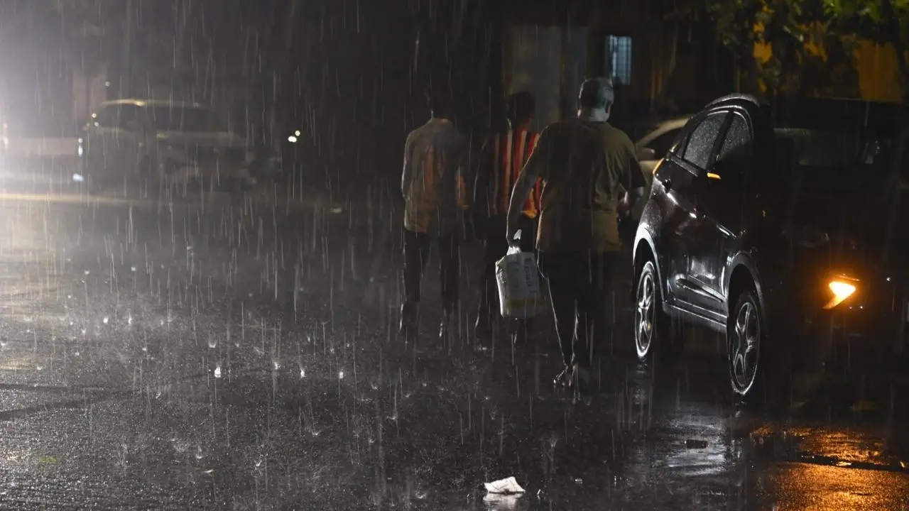 Mumbai LIVE: Mumbai sees a cool down with pre-monsoon showers